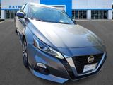 Used 2020 Nissan Altima 2.5 SV image 2