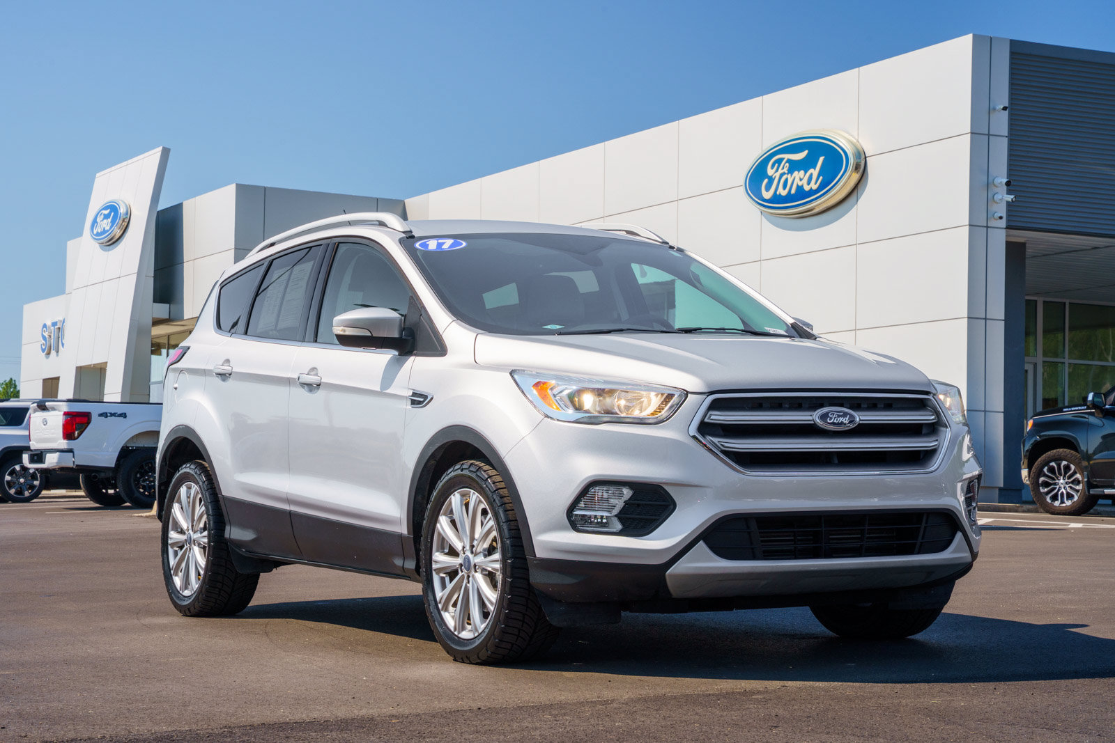 Used 2017 Ford Escape Titanium FWD image 1