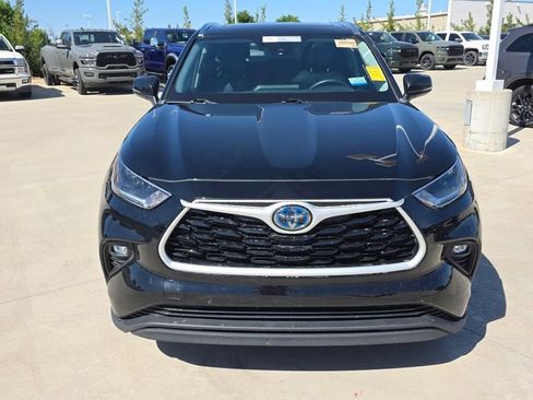 Used 2021 Toyota Highlander XLE AWD/4WD image 8