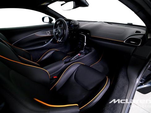 Used 2023 McLaren Artura RWD image 19