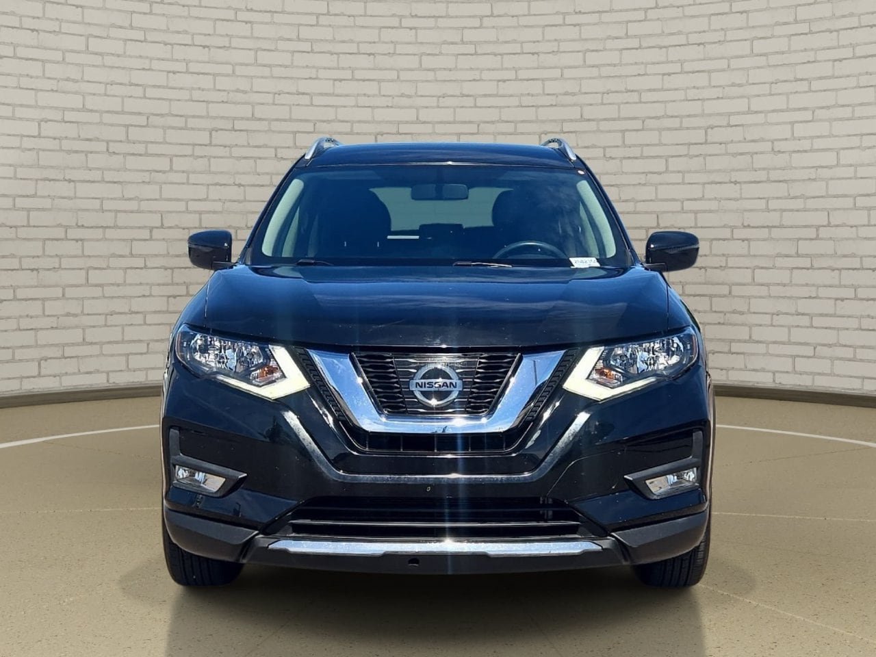 Used 2017 Nissan Rogue SV FWD image 2