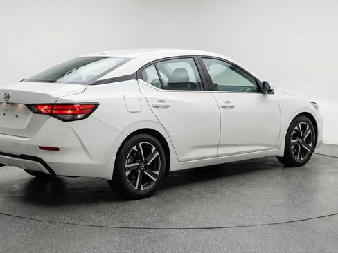 Used 2025 Nissan Sentra SV FWD image 9