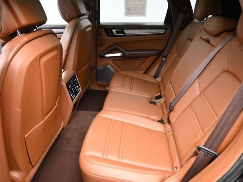 Certified 2022 Porsche Cayenne Turbo S AWD/4WD image 7