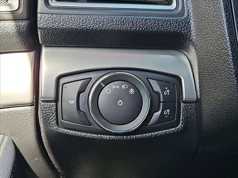 Used 2018 Ford Explorer XLT FWD image 16