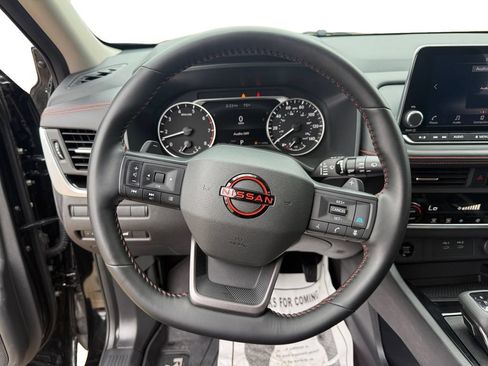 Used 2025 Nissan Rogue SV AWD/4WD image 13