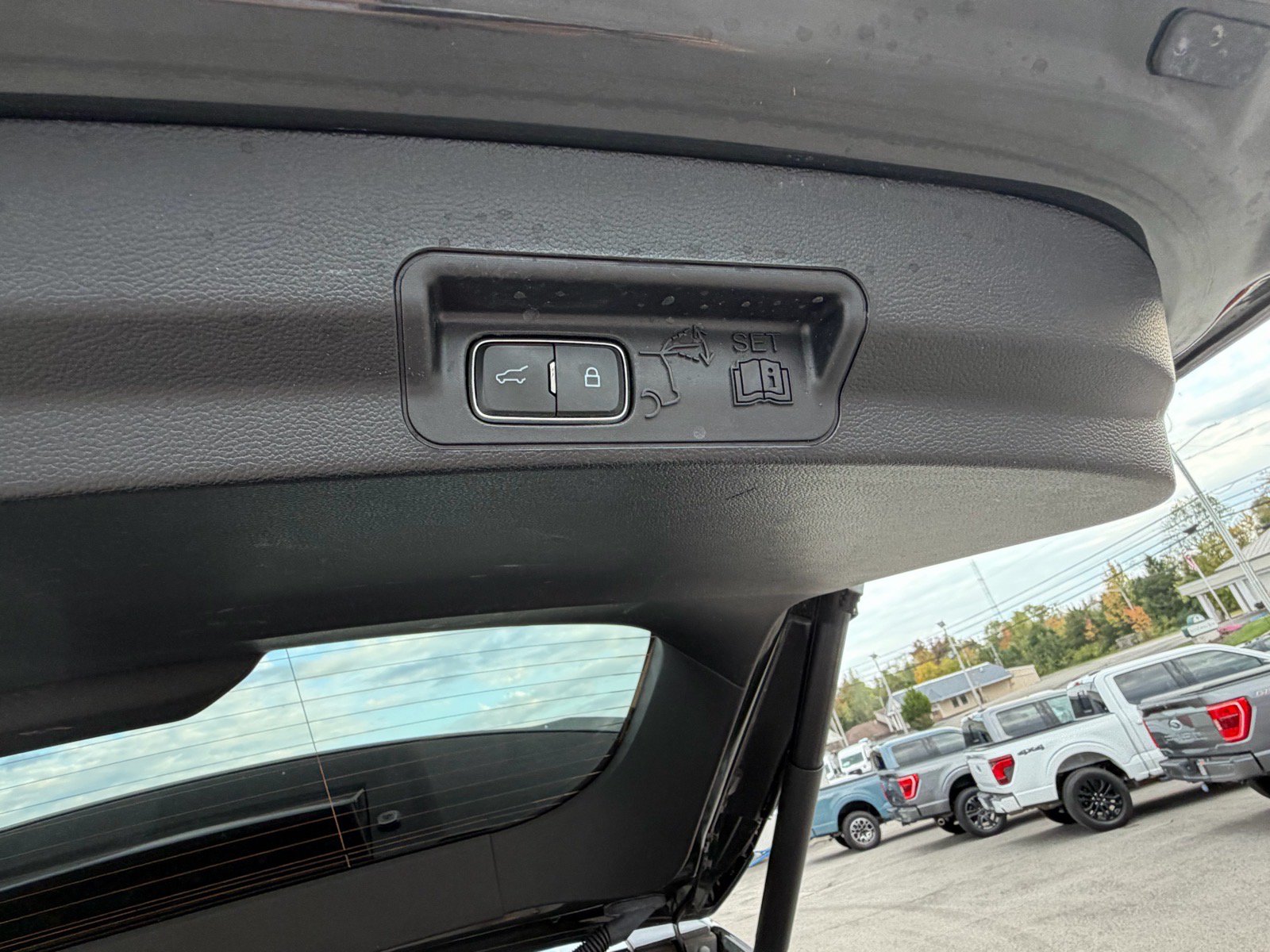 Used 2023 Ford Explorer XLT w/ Equipment Group 202A AWD/4WD image 45