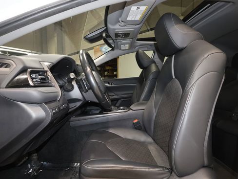 Used 2023 Toyota Camry XSE image 21