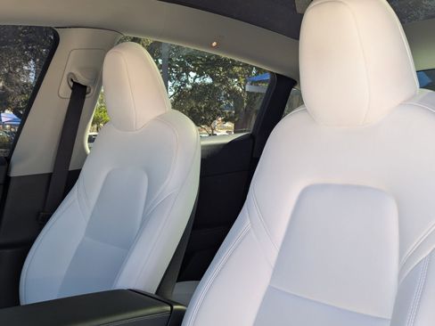 Used 2024 Tesla Model Y Long Range image 14