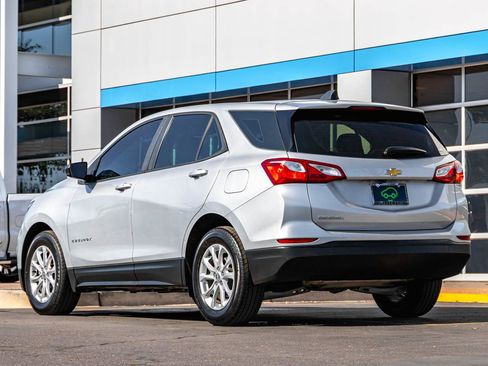 Used 2020 Chevrolet Equinox LS FWD image 3
