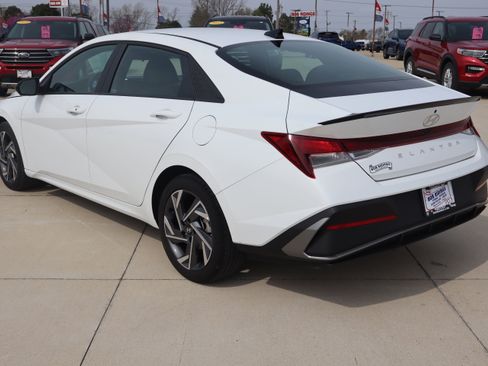 Used 2025 Hyundai Elantra Sport image 7