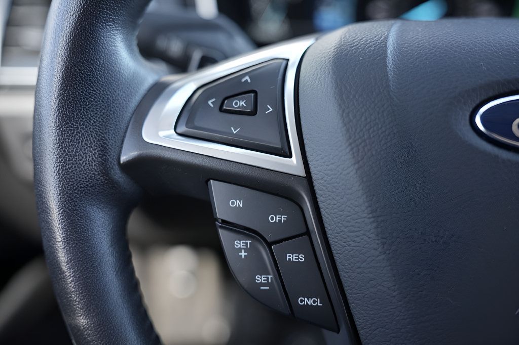 Used 2015 Ford Fusion Titanium FWD image 27