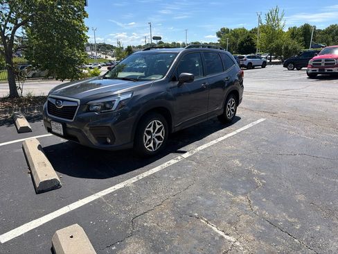 Used 2021 Subaru Forester Premium AWD/4WD image 2