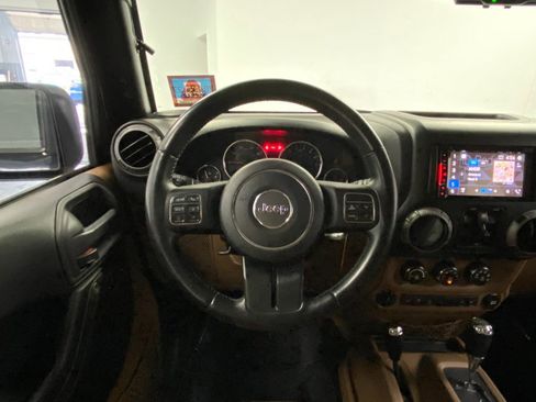 Used 2016 Jeep Wrangler Unlimited Rubicon w/ Connectivity Group AWD/4WD image 34