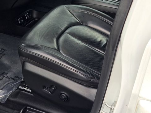 Used 2021 Chrysler Pacifica Touring-L w/ Uconnect Theater Family Group FWD image 41