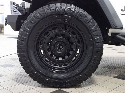 Used 2025 Jeep Wrangler Unlimited Rubicon image 27