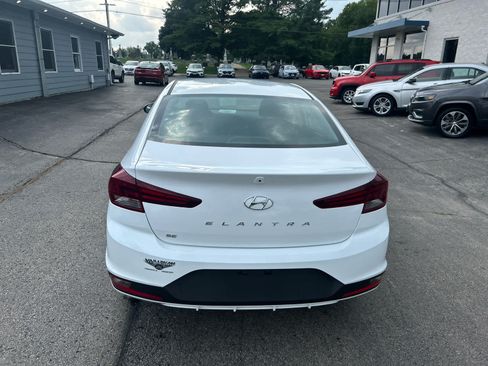 Used 2020 Hyundai Elantra SE w/ Cargo Package (C1) FWD image 4
