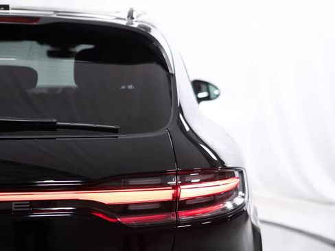 Certified 2026 Porsche Macan Turbo AWD/4WD image 20
