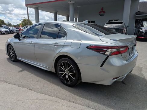 Used 2021 Toyota Camry SE FWD image 6