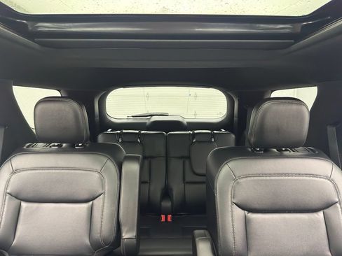 Used 2020 Ford Explorer XLT w/ Equipment Group 202A AWD/4WD image 38