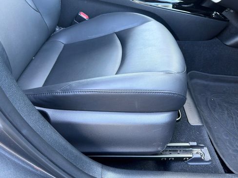 Used 2019 Toyota Prius Prime Premium image 23