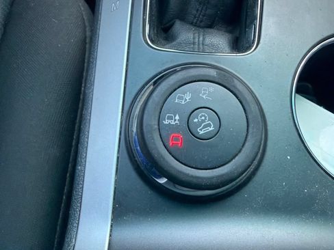 Used 2014 Ford Explorer XLT w/ Equipment Group 201A AWD/4WD image 17