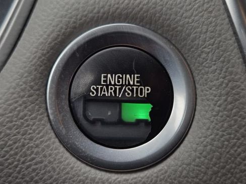 Used 2018 Chevrolet Traverse Premier w/ Driver Confidence II Package FWD image 21