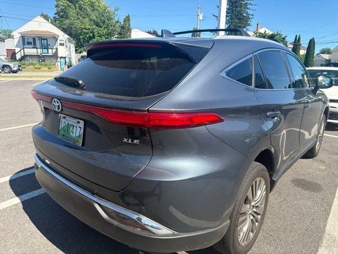 Used 2023 Toyota Venza XLE AWD/4WD image 3
