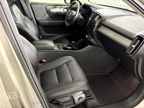 Used 2024 Volvo XC40 B5 Core image 42