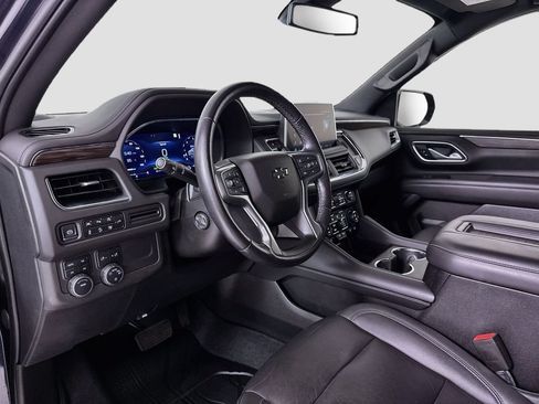 Used 2022 Chevrolet Tahoe Z71 w/ Luxury Package AWD/4WD image 9
