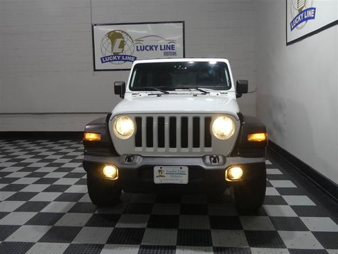 Used 2022 Jeep Wrangler Unlimited Sport AWD/4WD image 2