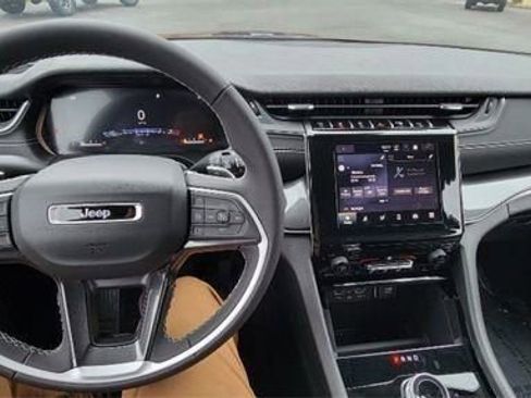 Used 2022 Jeep Grand Cherokee L Laredo w/ Luxury Tech Group I RWD image 15