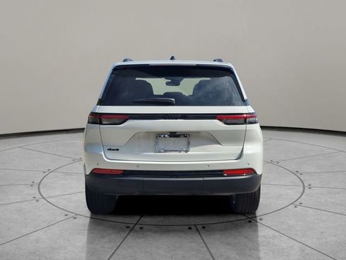 Certified 2024 Jeep Grand Cherokee Altitude AWD/4WD image 11