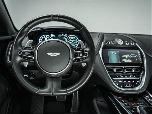 Used 2021 Aston Martin DBX image 10