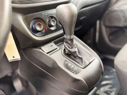 Used 2022 RAM ProMaster City Tradesman FWD image 16