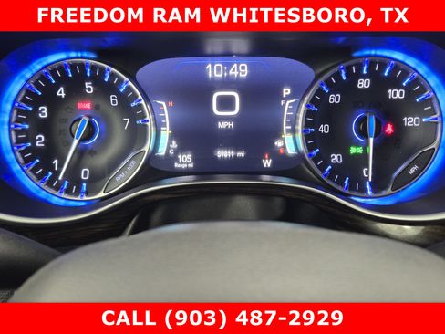 Used 2023 Chrysler Pacifica Limited FWD image 10