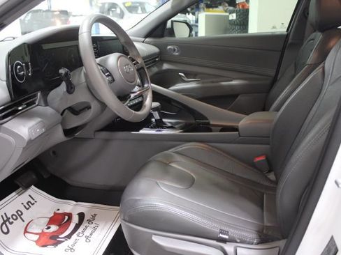 Used 2022 Hyundai Elantra SEL w/ Convenience Package image 17