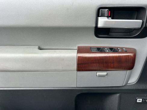 Used 2014 Toyota Sequoia Platinum image 11