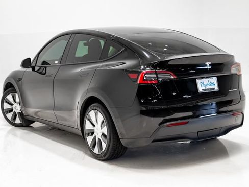 Used 2021 Tesla Model Y Long Range AWD/4WD image 24