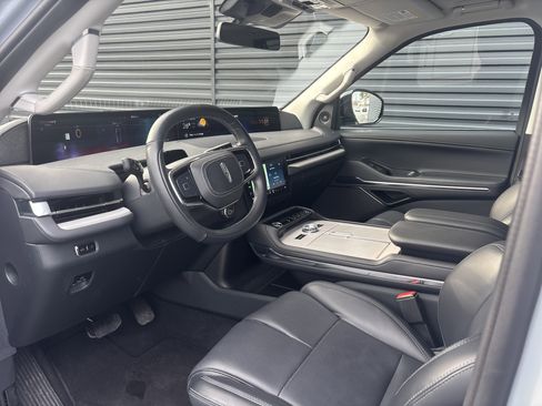 Used 2025 Lincoln Navigator L Reserve image 10