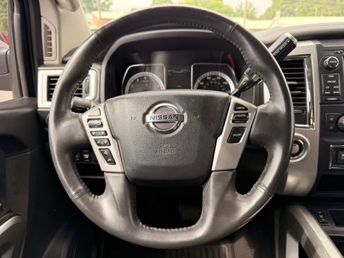 Used 2018 Nissan Titan SV w/ SV Convenience Package RWD image 15