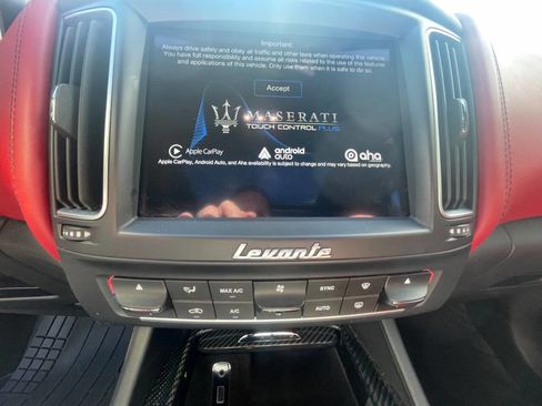 Used 2017 Maserati Levante S image 21