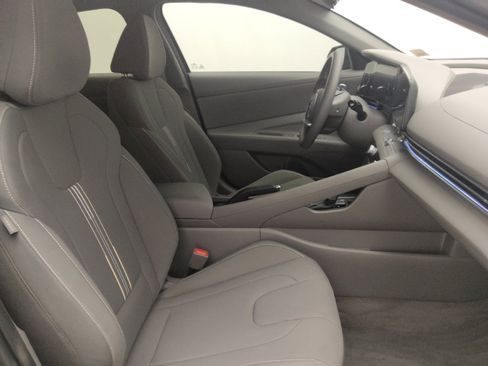 Used 2024 Hyundai Elantra SEL image 21