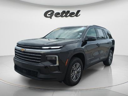 Used 2025 Chevrolet Traverse LT