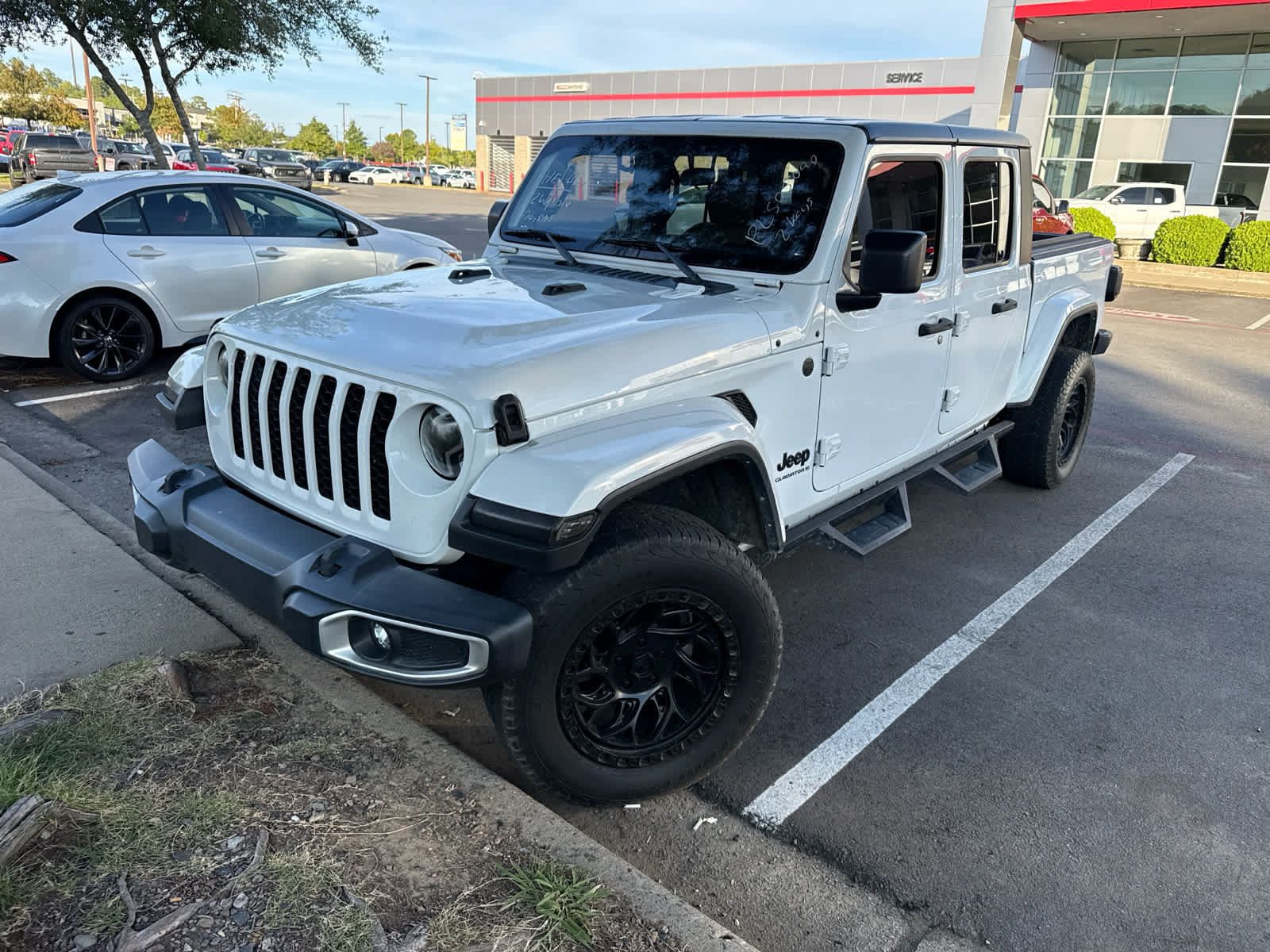 Used 2023 Jeep Gladiator Sport AWD/4WD image 6