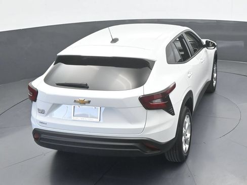 Used 2025 Chevrolet Trax LS w/ LS Convenience Package FWD image 49