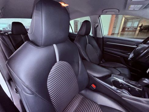 Used 2020 Toyota Camry SE image 10