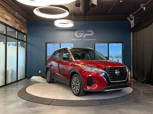 Used 2024 Nissan Kicks SV image 1