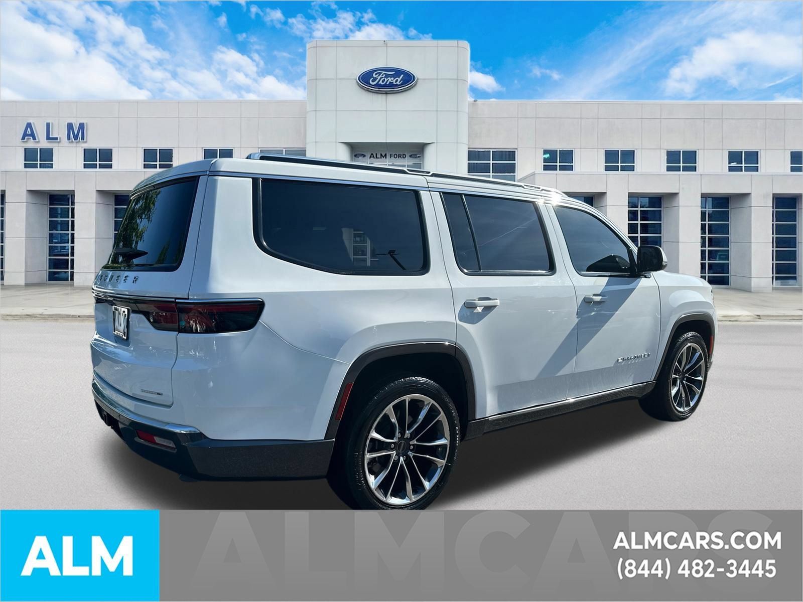 Used 2022 Jeep Wagoneer Series III w/ Premium Group I AWD/4WD image 5