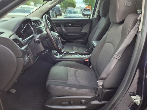 Used 2017 Chevrolet Traverse LT w/ Style and Technology Package image 17