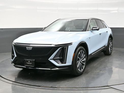 New 2026 Cadillac Lyriq Sport image 2